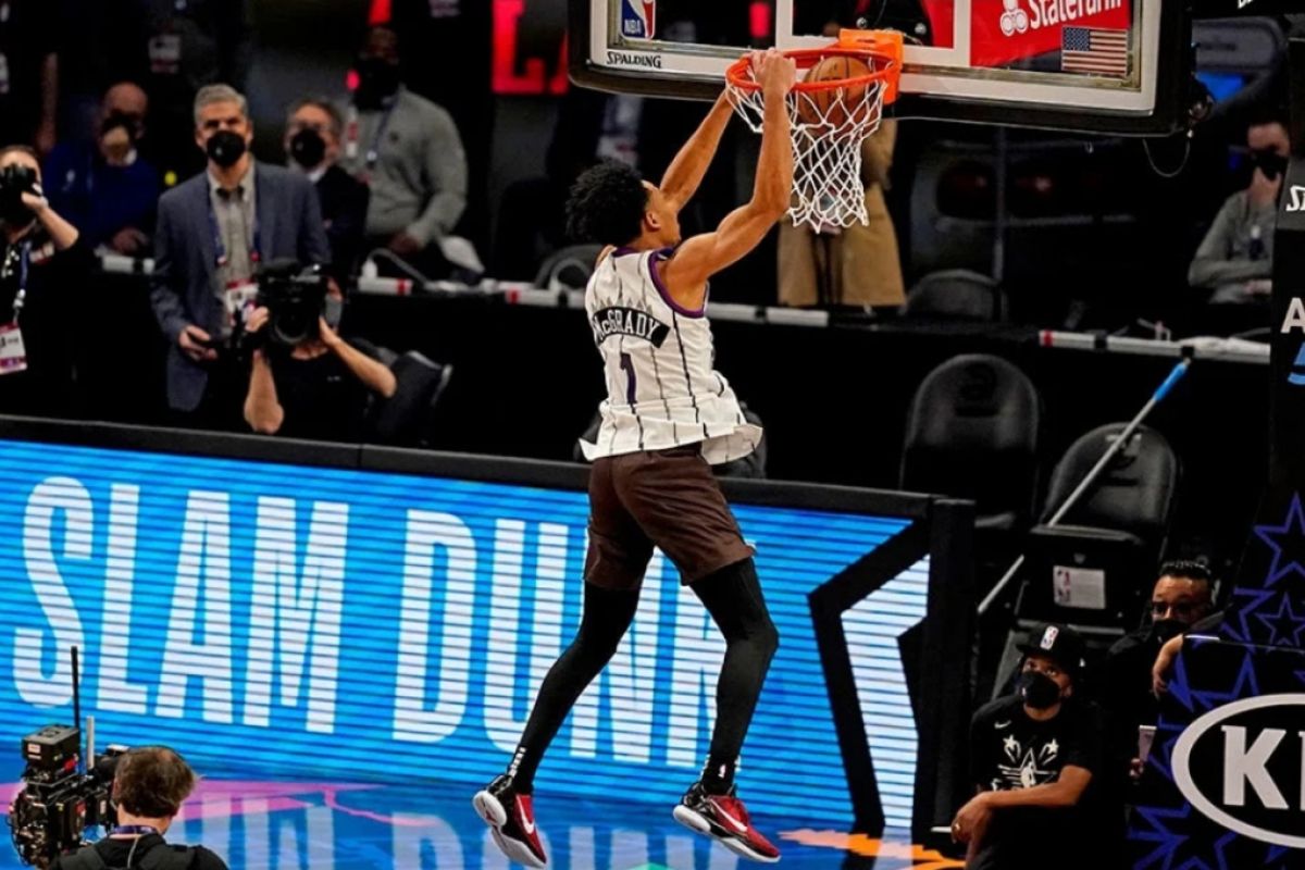 Anfernee Simons menangi kontes slam dunk NBA All-Star