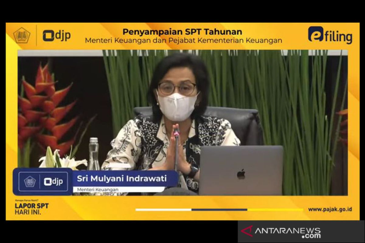 Dibantu Dirjen Pajak, Sri Mulyani laporkan SPT Pajak 2020