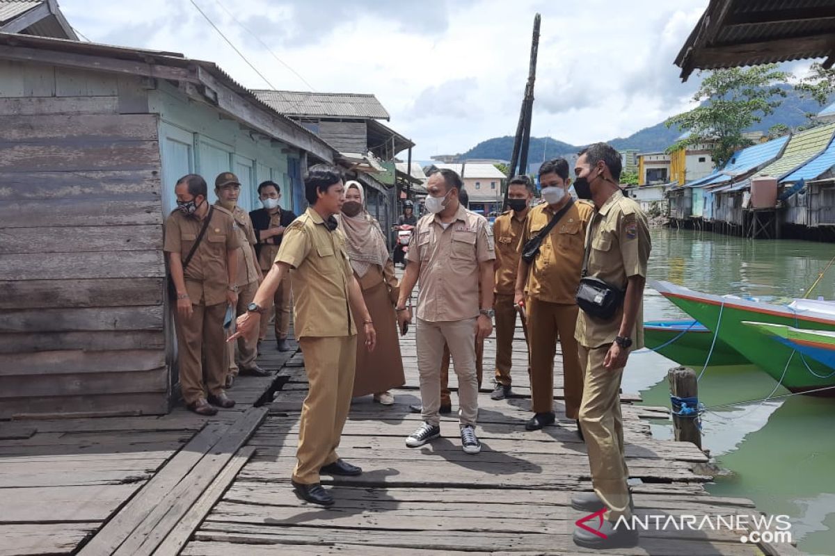 Legislatif tinjau kerusakan Pasar Limbur