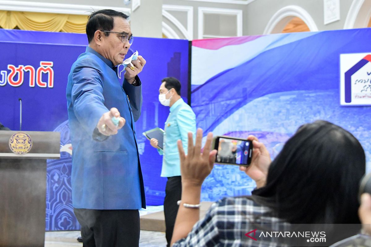 PM Thailand semprot wartawan dengan disinfektan, hindari pertanyaan