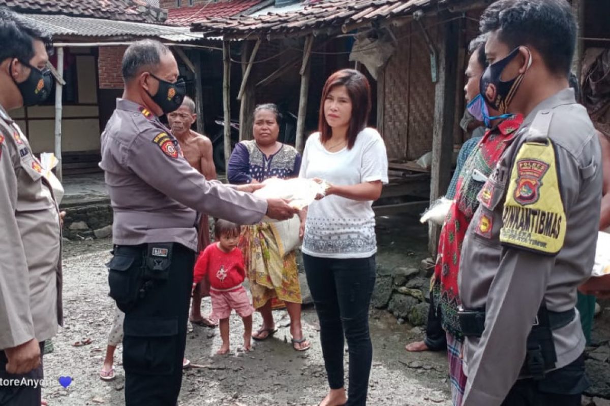 Peduli banjir, Polres Loteng salurkan bantuan di Praya Timur