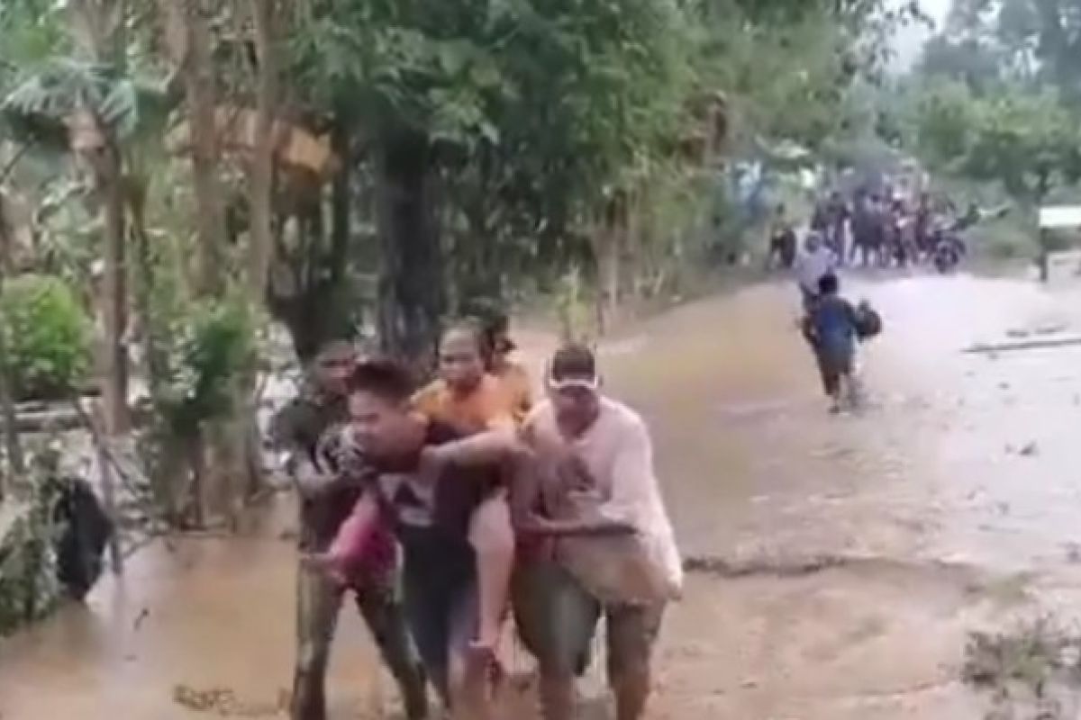 Banjir di Tapalang Mamuju mulai surut