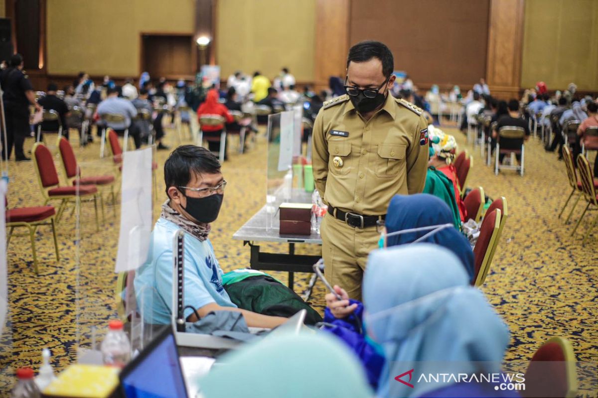 100 pengemudi ojek daring di Kota Bogor jalani vaksinasi COVID-19