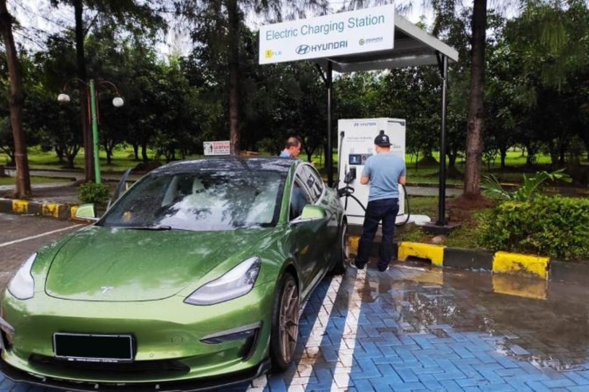 Dukung kendaraan listrik, Jasa Marga menghadirkan SPKLU di empat rest area