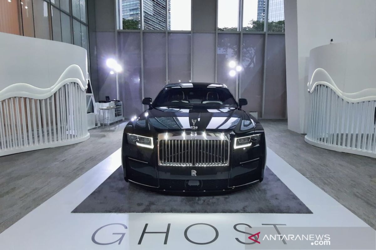 'Mobil sultan' Rolls-Royce New Ghost akhirnya meluncur di Indonesia