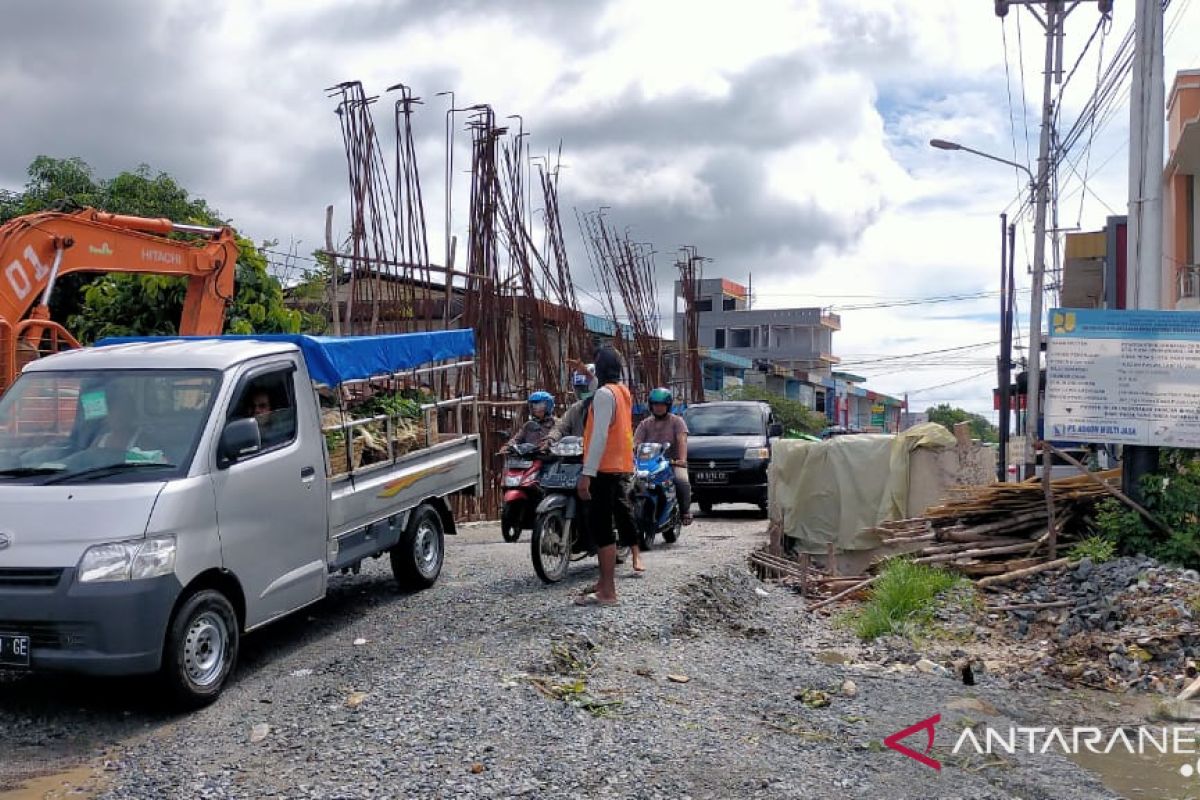 DPRD Singkawang kecewa pengerjaan proyek jembatan yang lamban