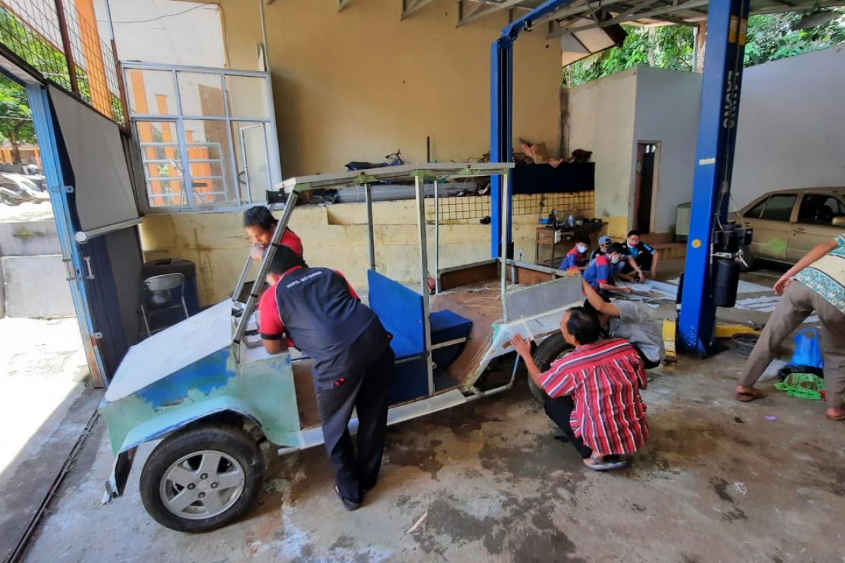 Siswa SMKN 4 Pandeglang produksi mobil listrik