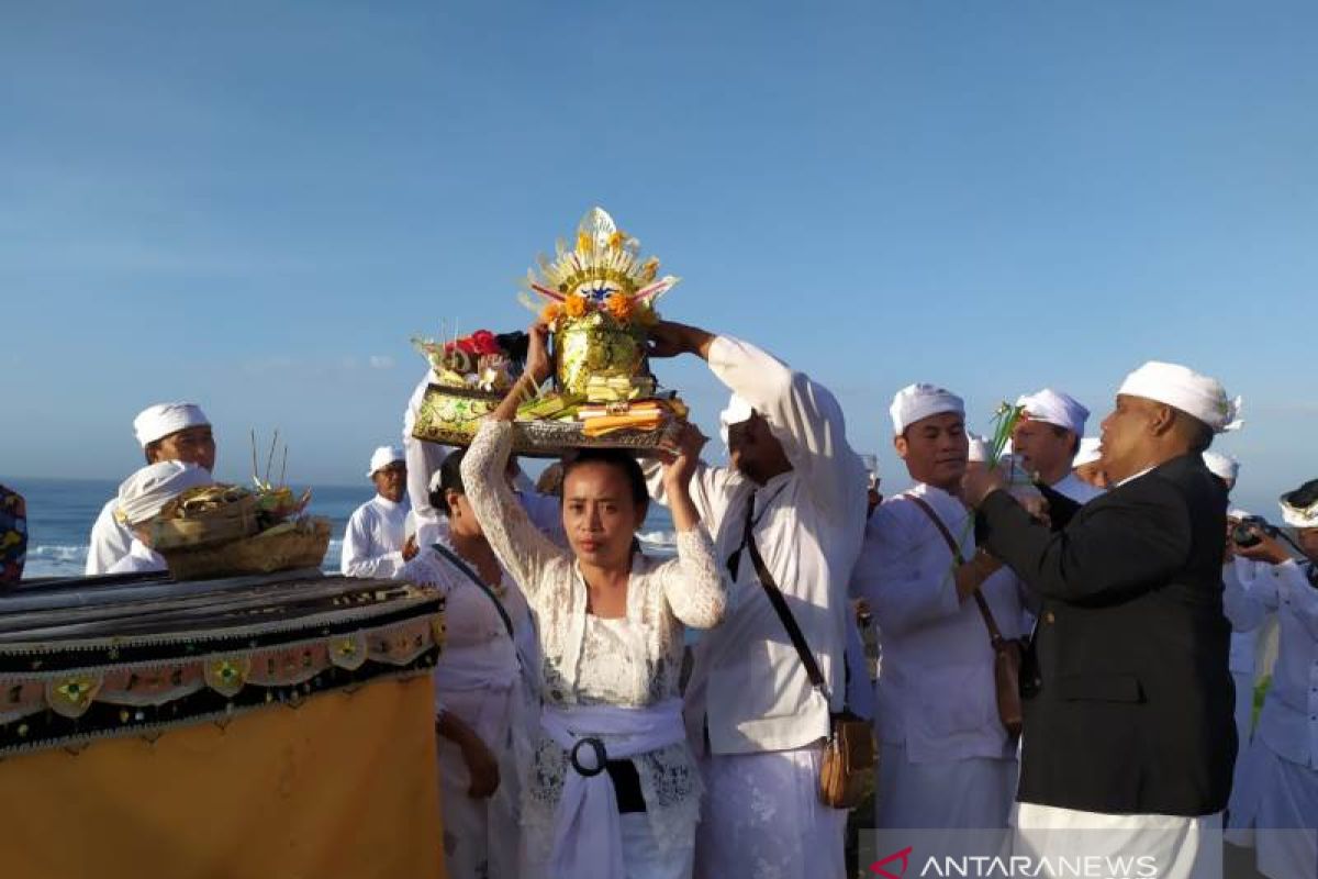 Nyepi, Pemkab Gianyar minta warga adakan Melasti ke pantaI terdekat