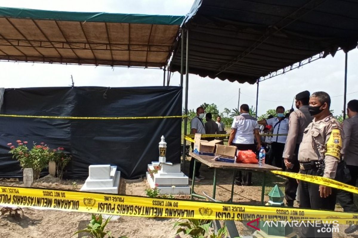 Makam dibongkar, tim forensik ambil jaringan otak tahanan Polsek Sunggal yang meninggal