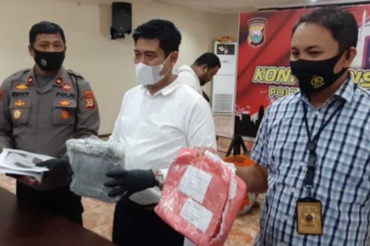 Polisi sita 1 kg ganja di pos sekuriti kampus