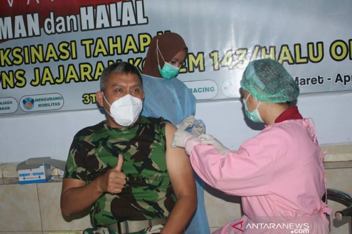 Sebanyak 200 personel Korem 143/Haluoleo menjalani vaksinasi COVOD-19