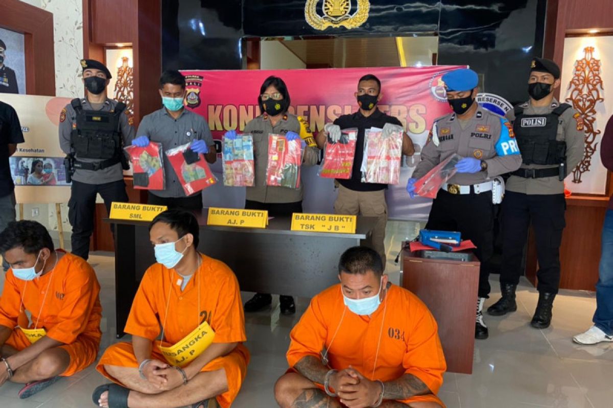 Bali police apprehend three released drug convicts in Klungkung District