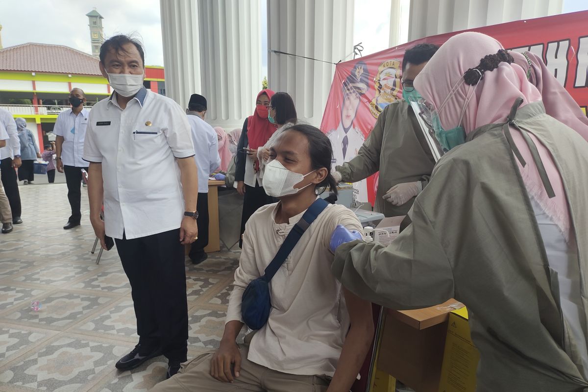 Puluhan wartawan di Kota Bandarlampung ikut sukseskan vaksinasi COVID-19