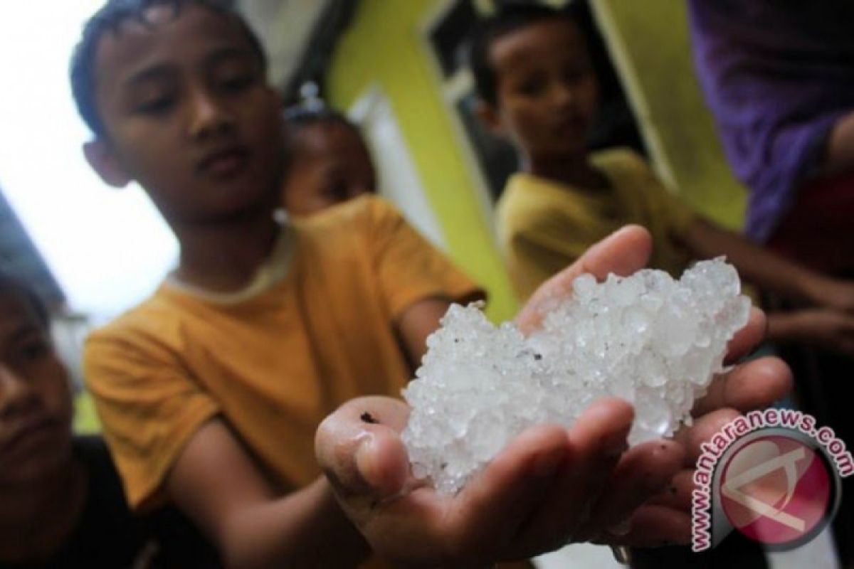 BMKG : Hujan es kembali terjadi di Yogyakarta