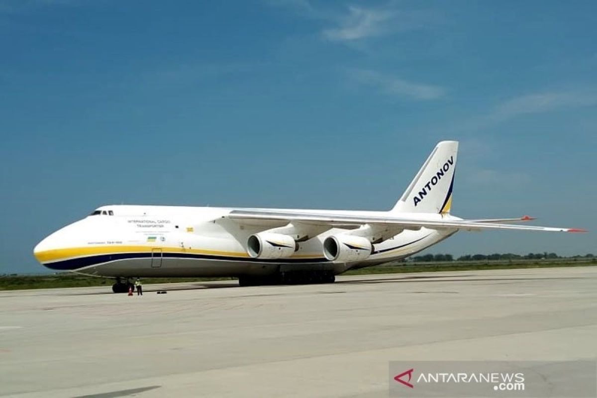 Pesawat berbadan lebar Antonov mendarat perdana di Bandara Internasional Yogyakarta
