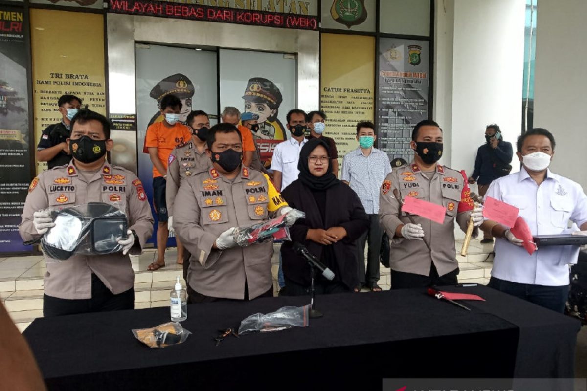 Seorang Kakek di Tangsel terancam 7 tahun penjara karena mencuri di rumah  mewah - ANTARA News Banten