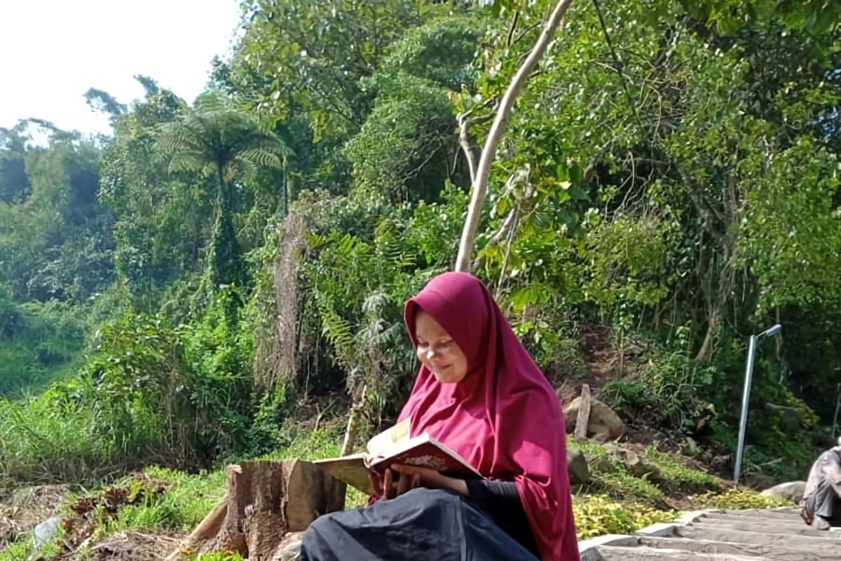 Santri MA KMM Padang Panjang Tadabbur Alam ke Batu Limo