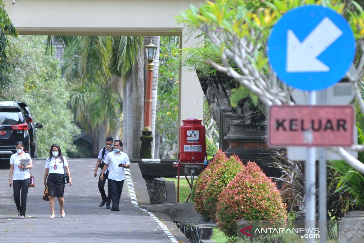 Bupati Badung Nyoman Giri pastikan tambahan penghasilan pegawai segera dicairkan