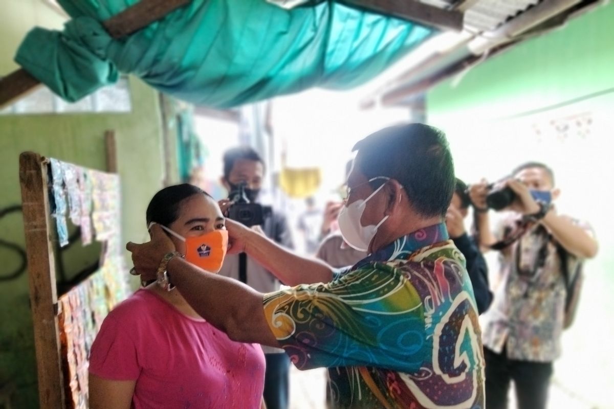 Gubernur berikan bantuan korban kebakaran di Tarakan serta bagi masker