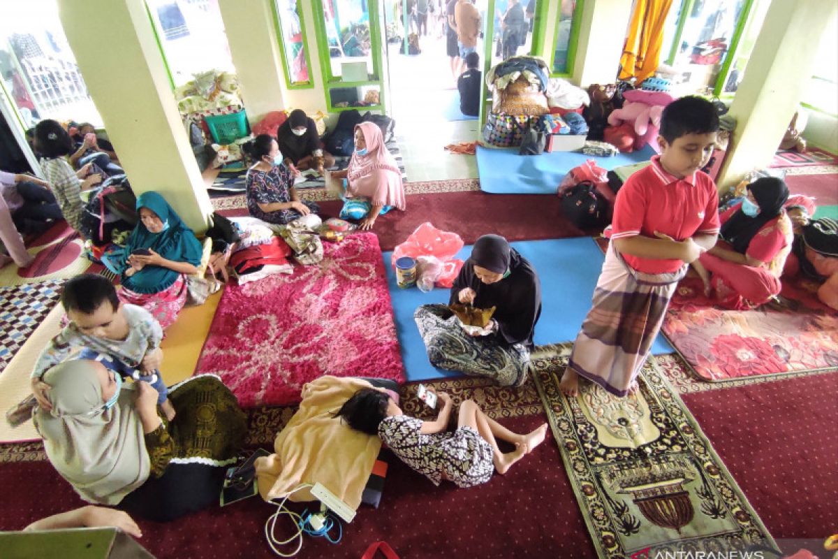 Ratusan warga Perumnas Antang Makassar mengungsi karena banjir