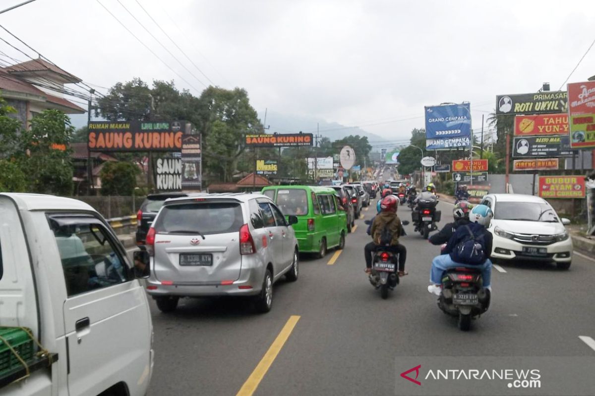 Sistem satu arah situasional diberlakukan di jalur Puncak