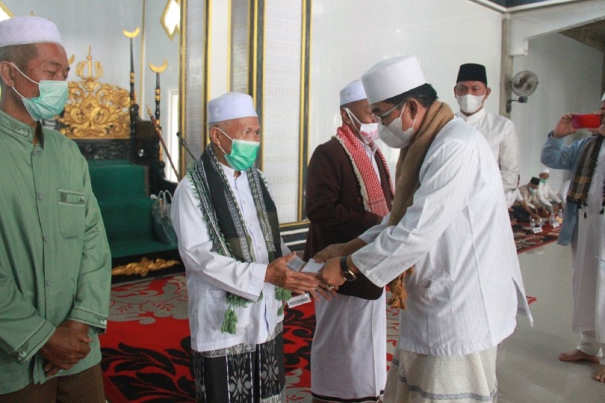 Bupati Tanjabbar hadiri acara peringatan Isra Mi'raj di Bram Itam