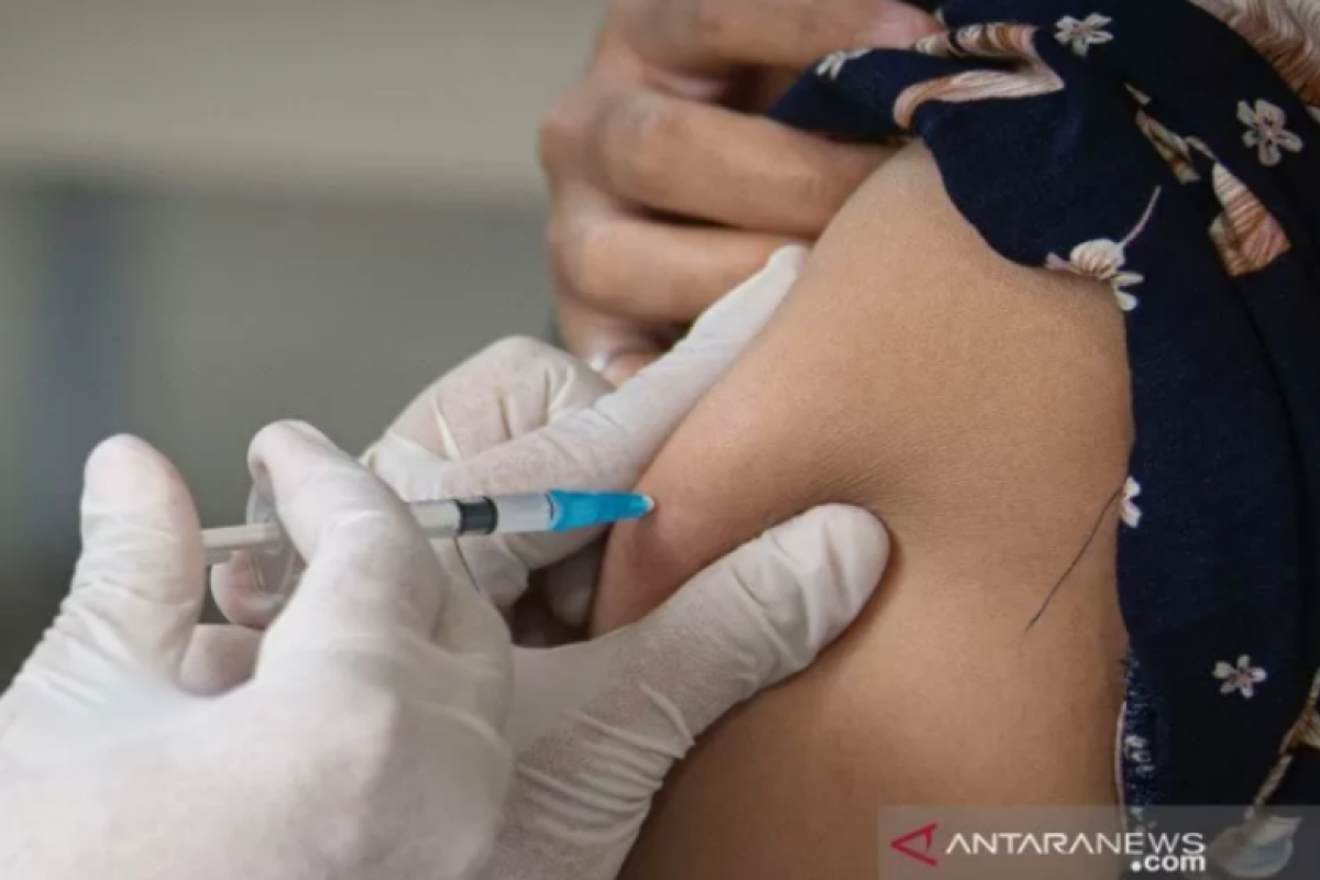 100 Hakim dan Panitera di PN Pontianak mendapat vaksinasi COVID-19