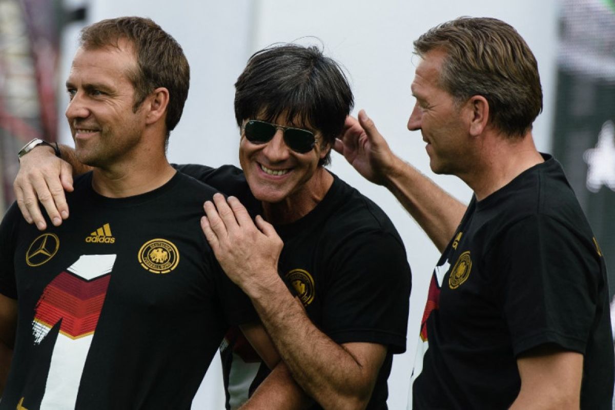 Bos Bayern Hansi Flick hati-hati bahas pengganti Joachim Loew