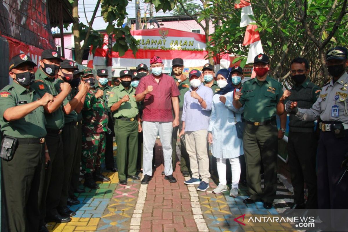 Pemkot Bekasi kukuhkan relawan kelompok tani di Kampung Sawah