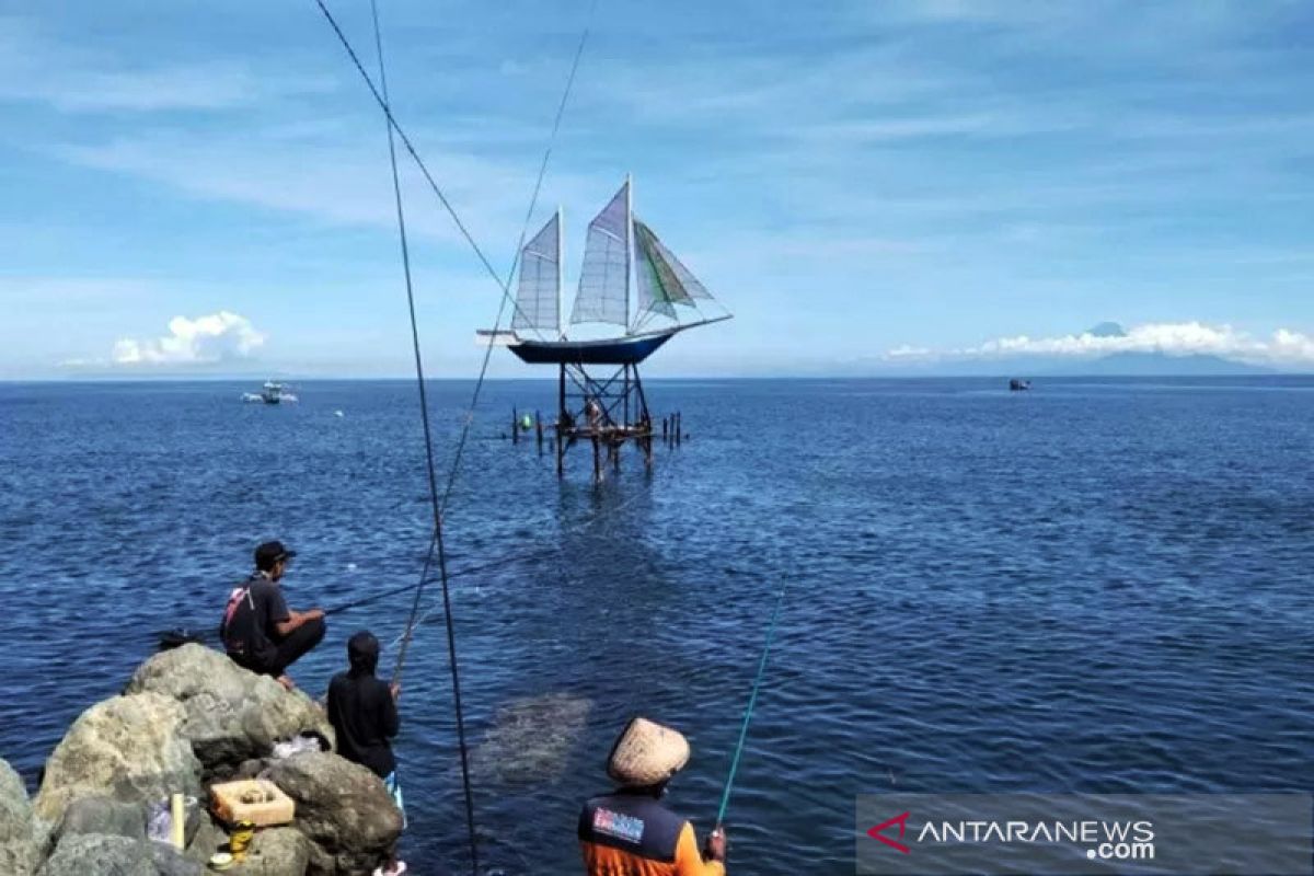 Layar terkembang Pelabuhan Ampenan