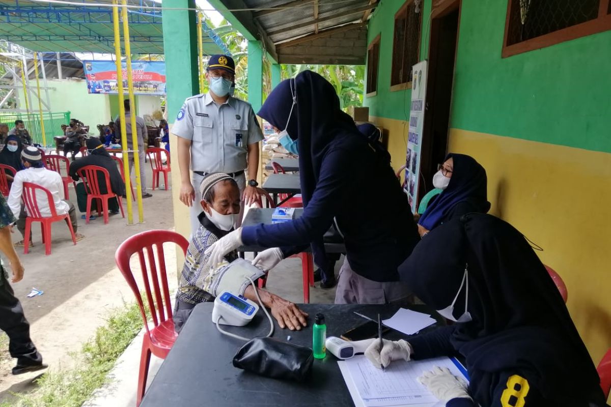 Jasa Raharja - Polda Babel Gelar Pengobatan Gratis di Pulau Nangka