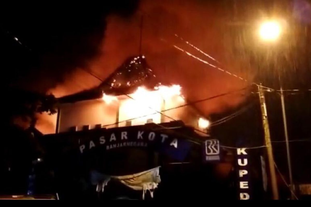 Pasar Banjarnegara terbakar, dua lantai pasar hangus