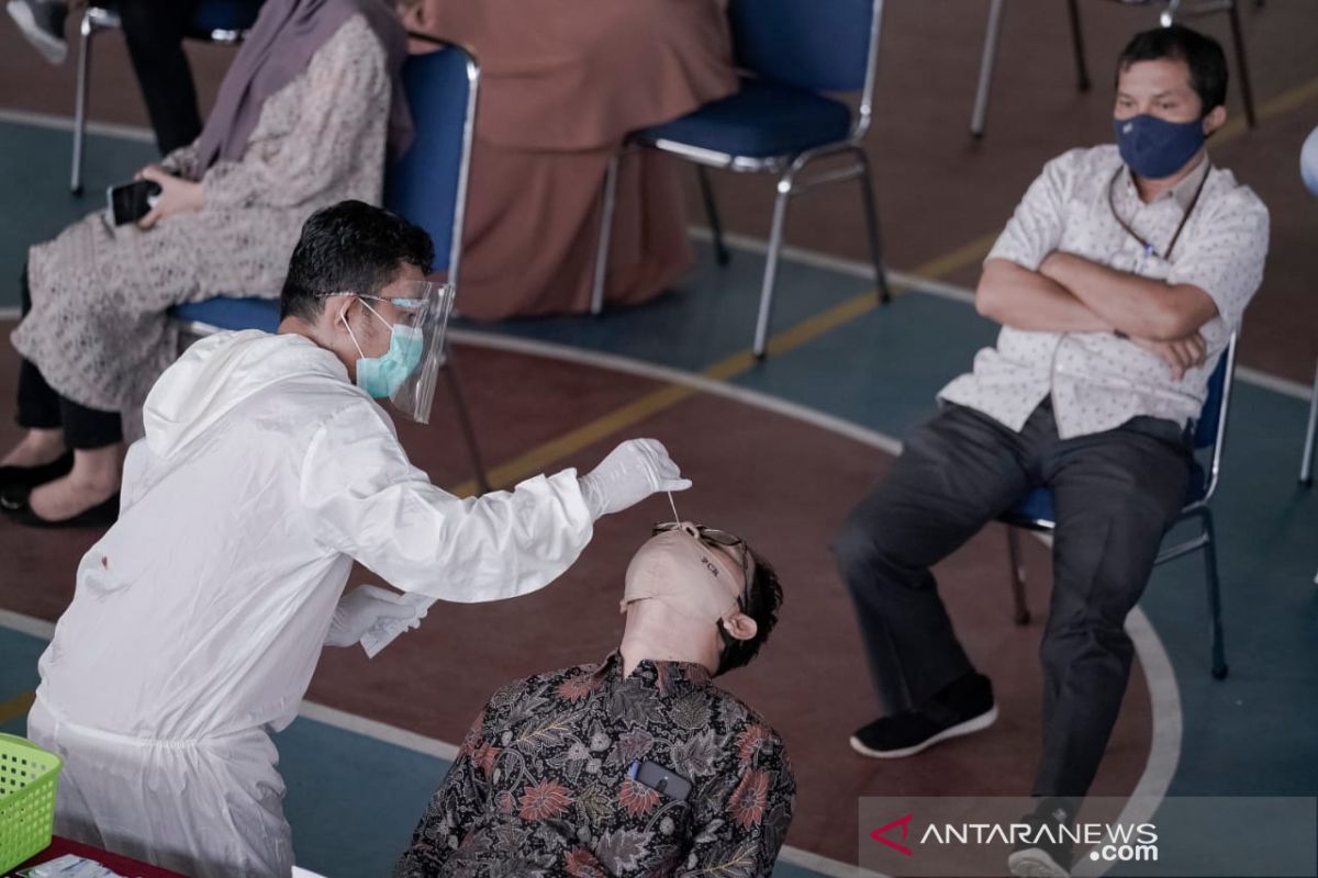 Persiapan kuliah tatap muka, PCR gelar swab antigen bagi pegawai