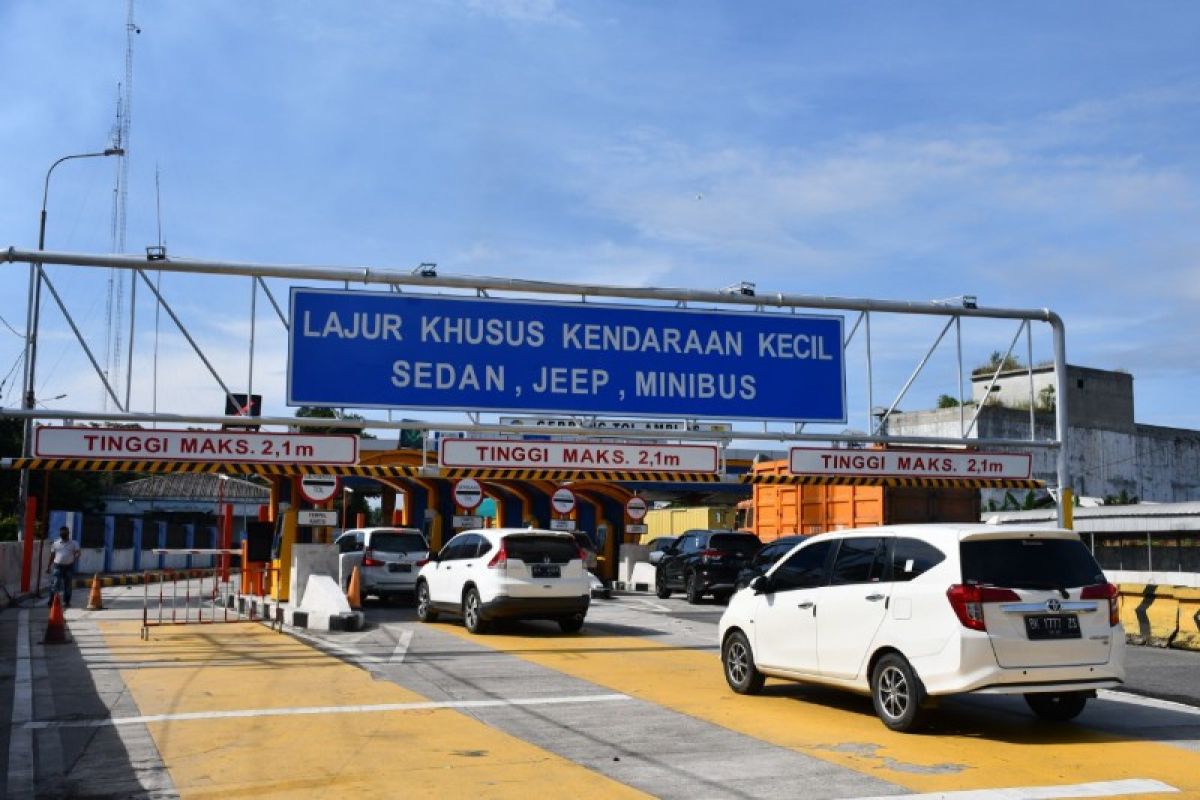 9.047 kendaraan tinggalkan Kota Medan lewat jalan tol saat libur Isra Mikraj