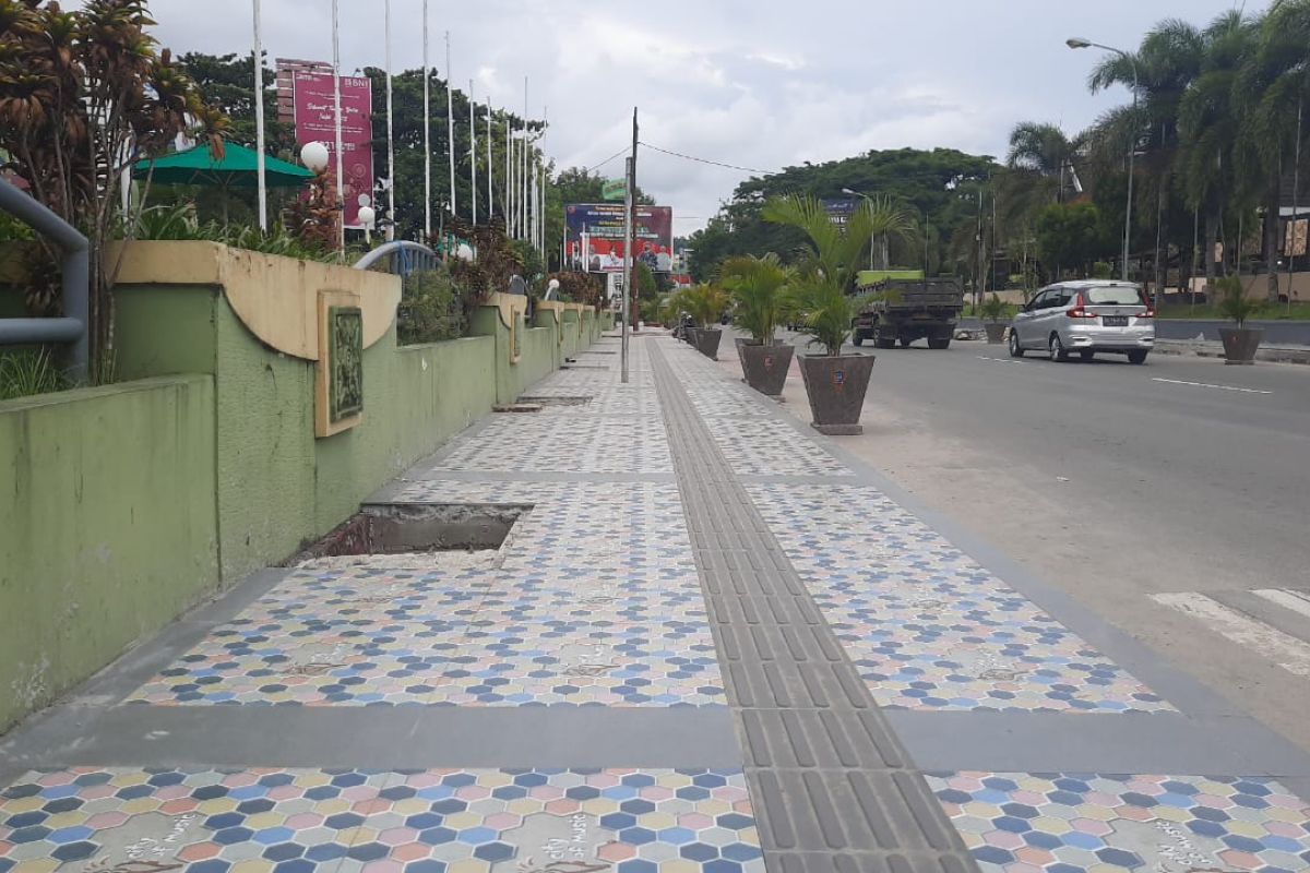 Trotoar di Kota Ambon tidak aman untuk pejalan kaki