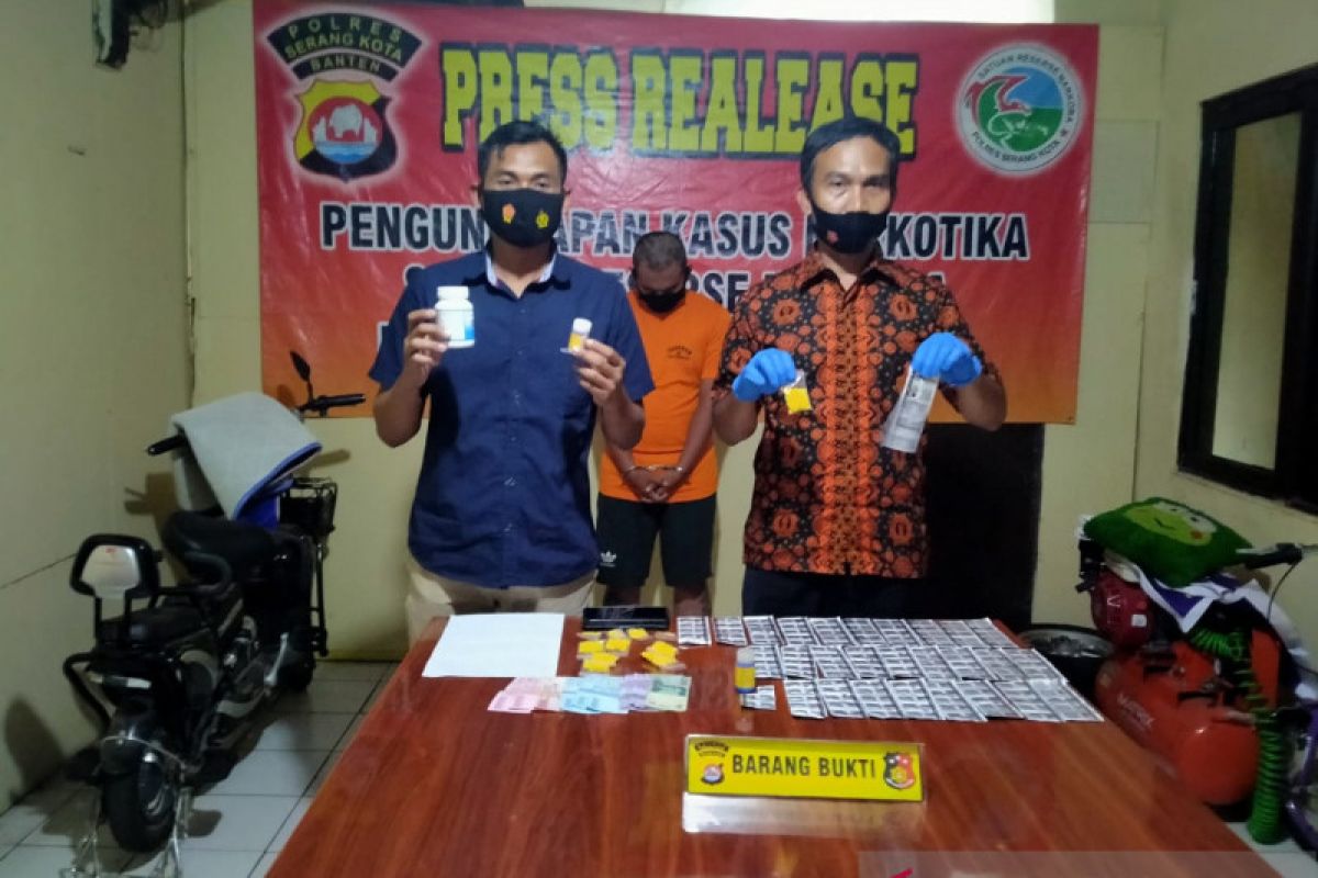 Polres Serang Kota tangkap penjual obat keras di perumahan BSB