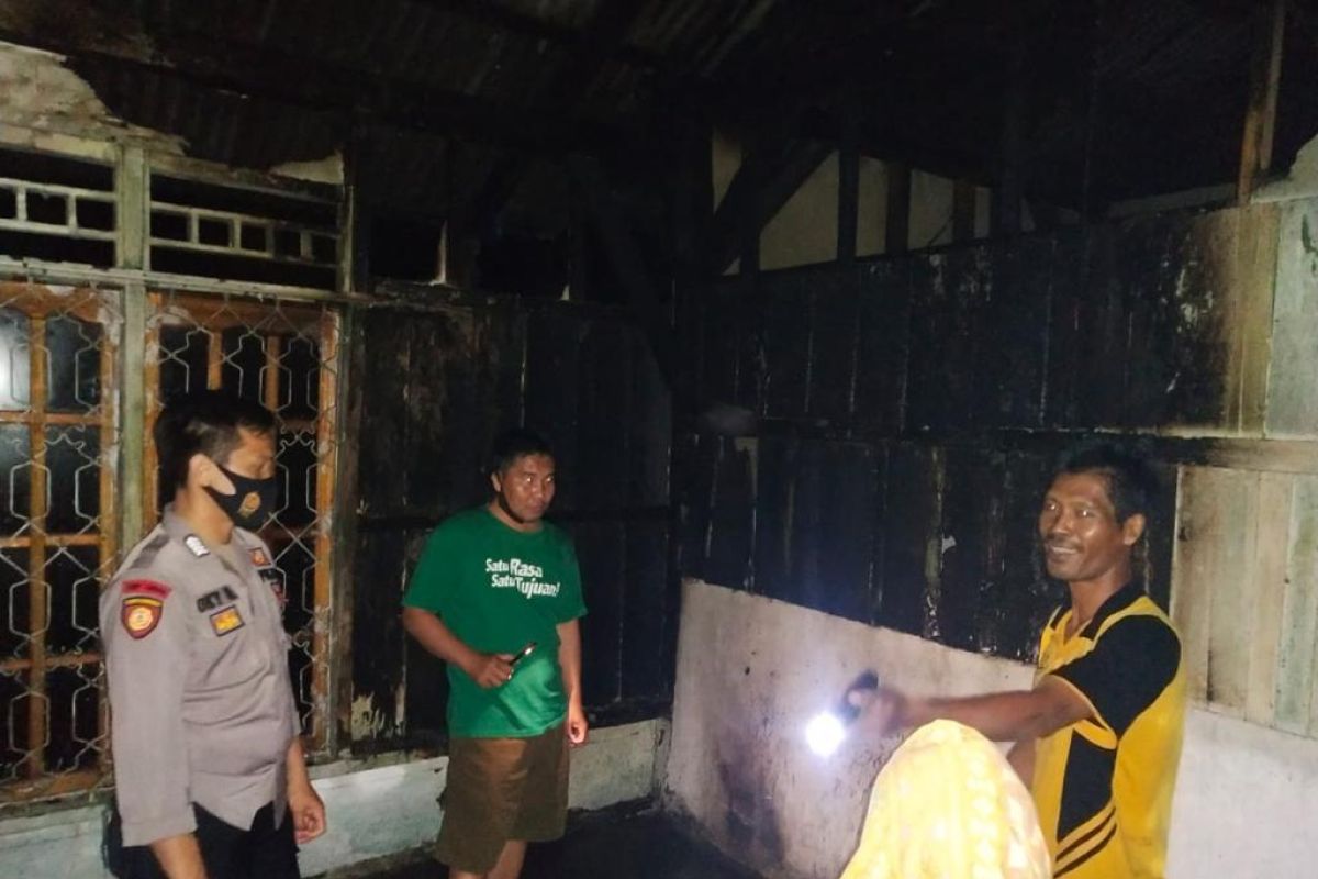 Rumah petani Mukomuko hangus terbakar, tak ada korban jiwa