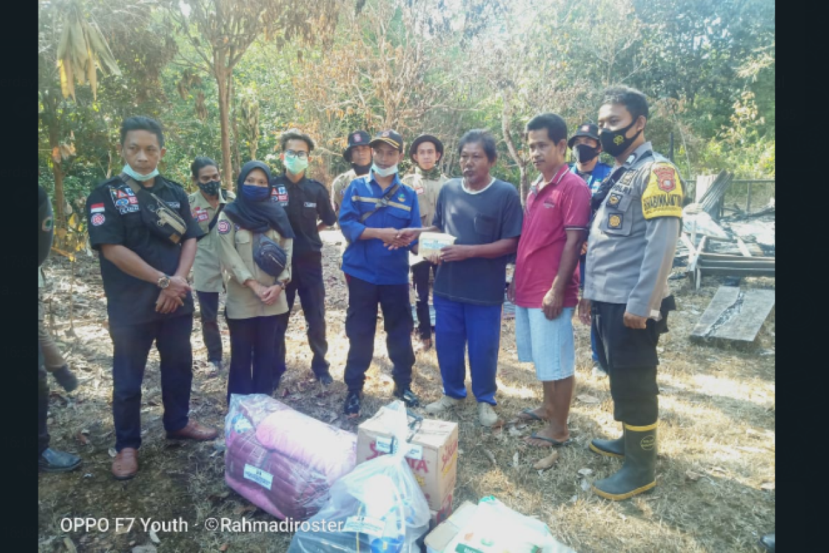 Tagana Kapuas Hulu bantu korban kebakaran di Tanjung Karang