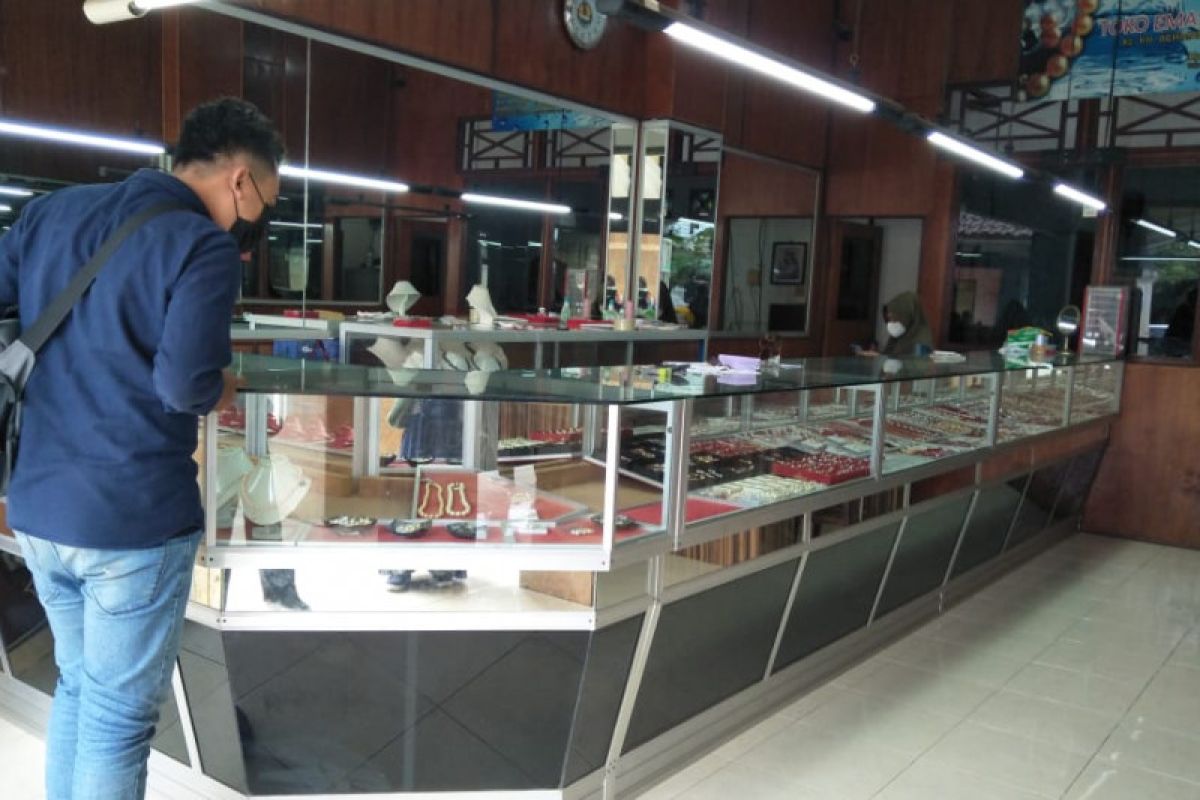 Pemkot Mataram mengedukasi masyarakat untuk gunakan hasil produk lokal