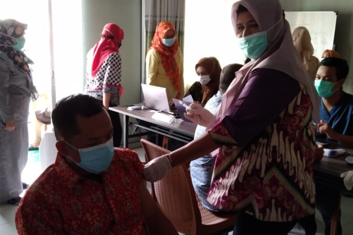 Anggota IJTI Lampung jalani vaksinasi COVID-19