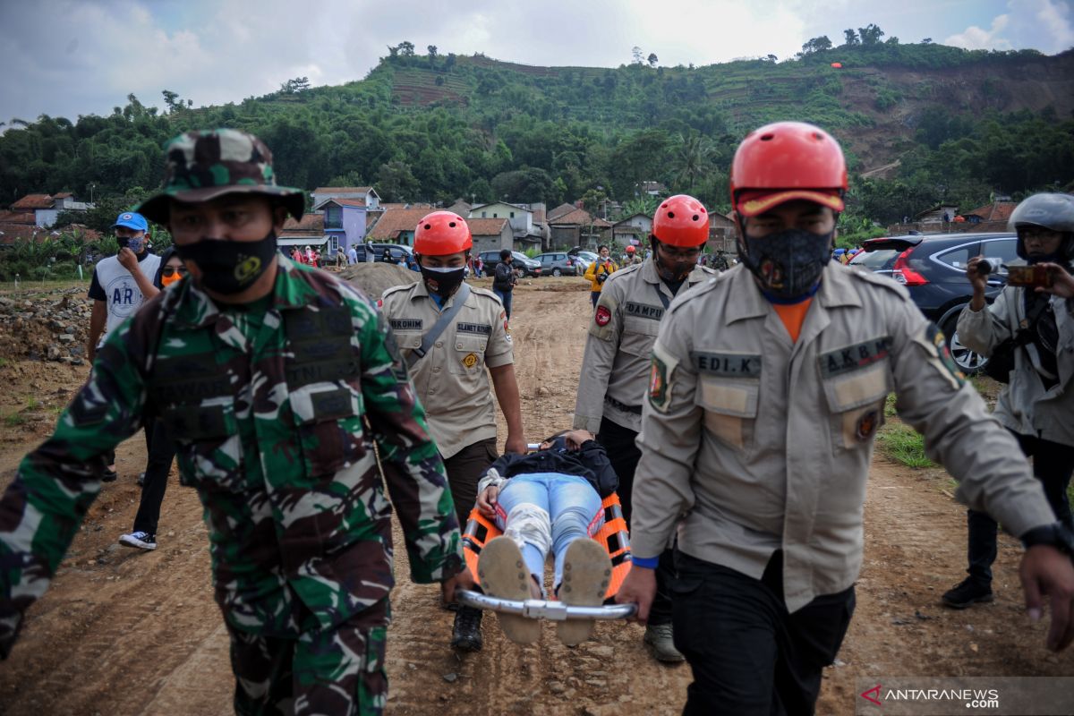 Simulasi Tanggap Bencana - ANTARA News