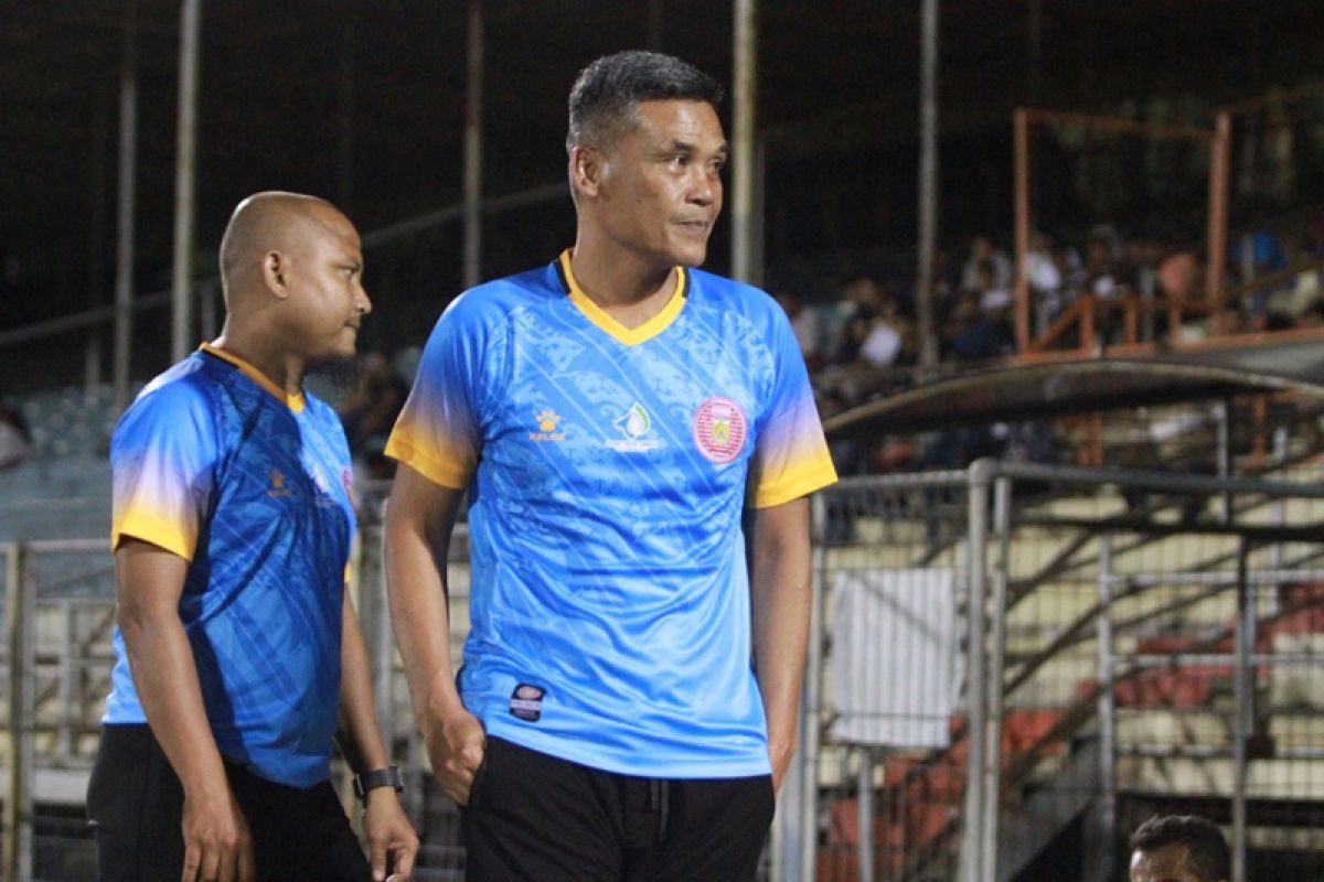 Persiraja Banda Aceh berhentikan pelatih Hendri Susilo