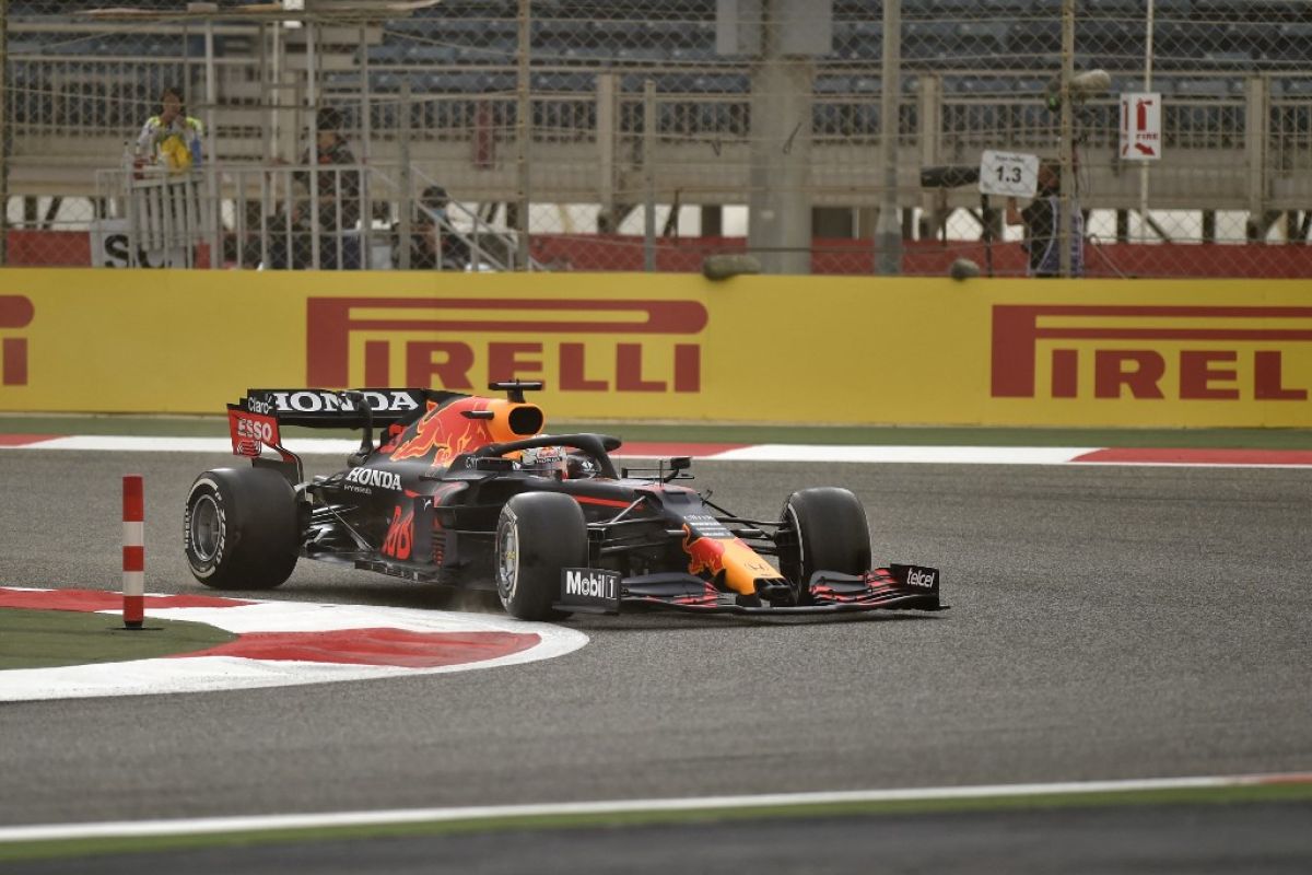 Max Verstappen puncaki hari pertama tes F1 di Bahrain