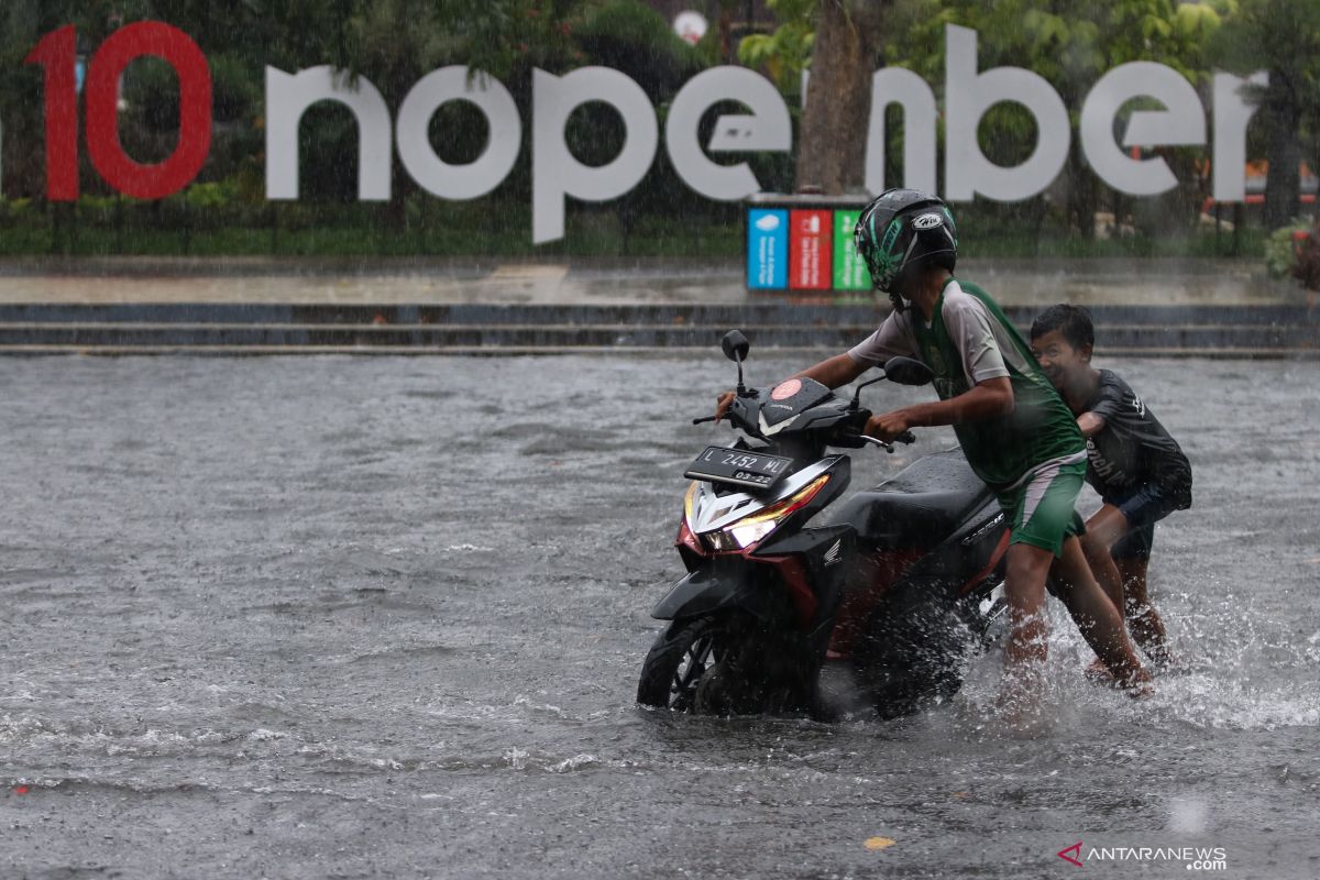 Minggu, BMKG prakirakan Surabaya dan sebagian wilayah Indonesia diguyur hujan ringan