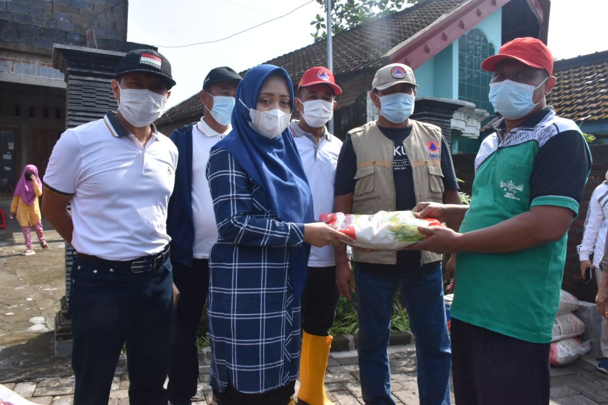 Pemkab Mojokerto salurkan bantuan bahan pokok untuk korban banjir