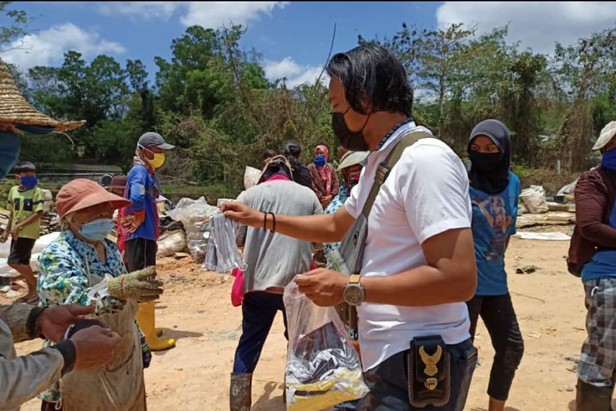 "Razia perut lapar" ala Bripka Zulhamsyah Putra