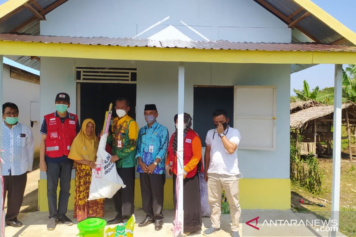 Samsiah mengaku senang dibuatkan rumah baru