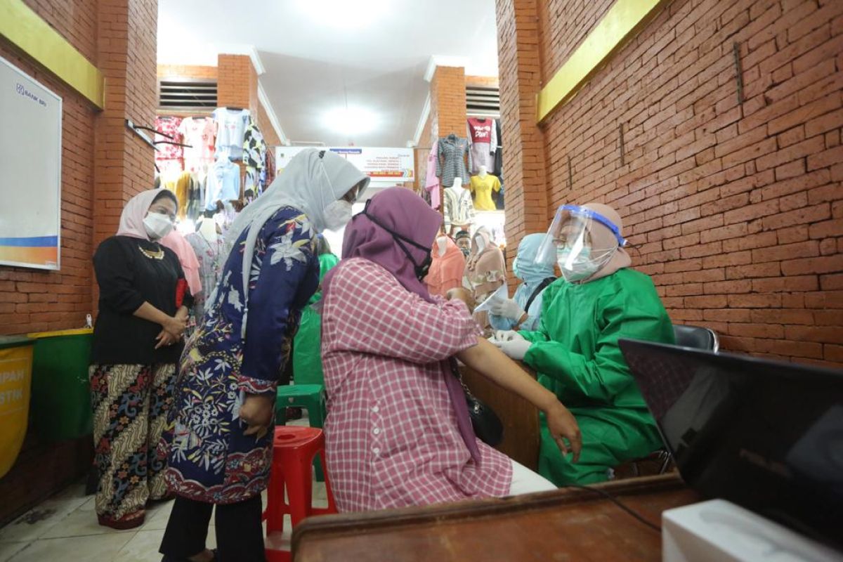 Dekopin apresiasi vaksinasi 3.520 pedagang di Kota Mojokerto