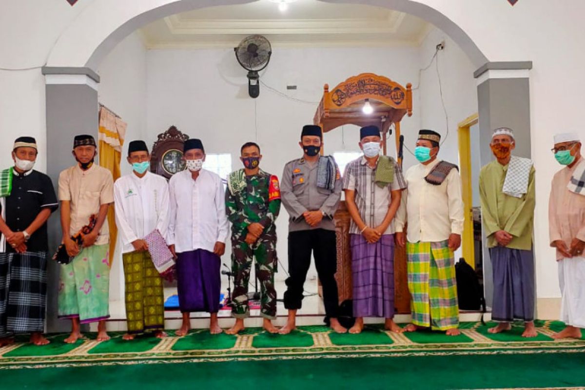 Sosialisasikan Kampung Sehat Jilid II, Kapolsub Sektor Kota Sumbawa gelar silaturahmi melalui Jumat Keliling