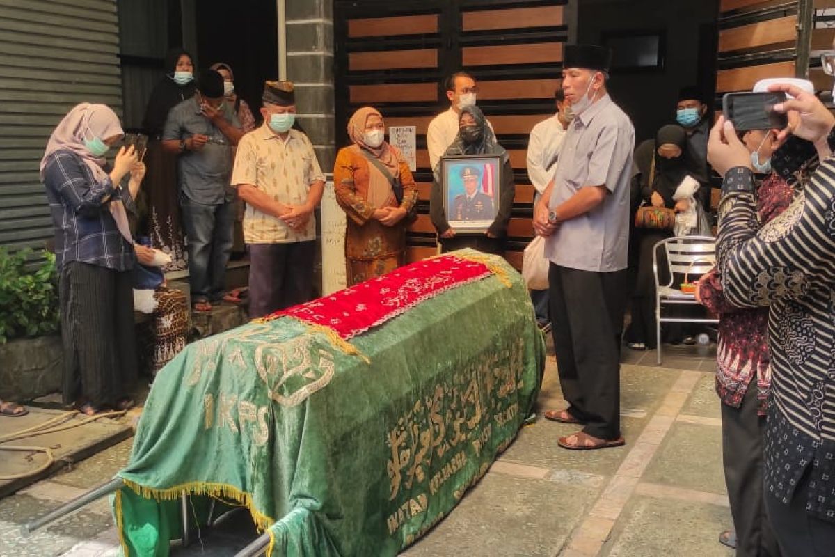 Mantan Kajati Sumbar Winerdy Darwis dikebumikan di Padang